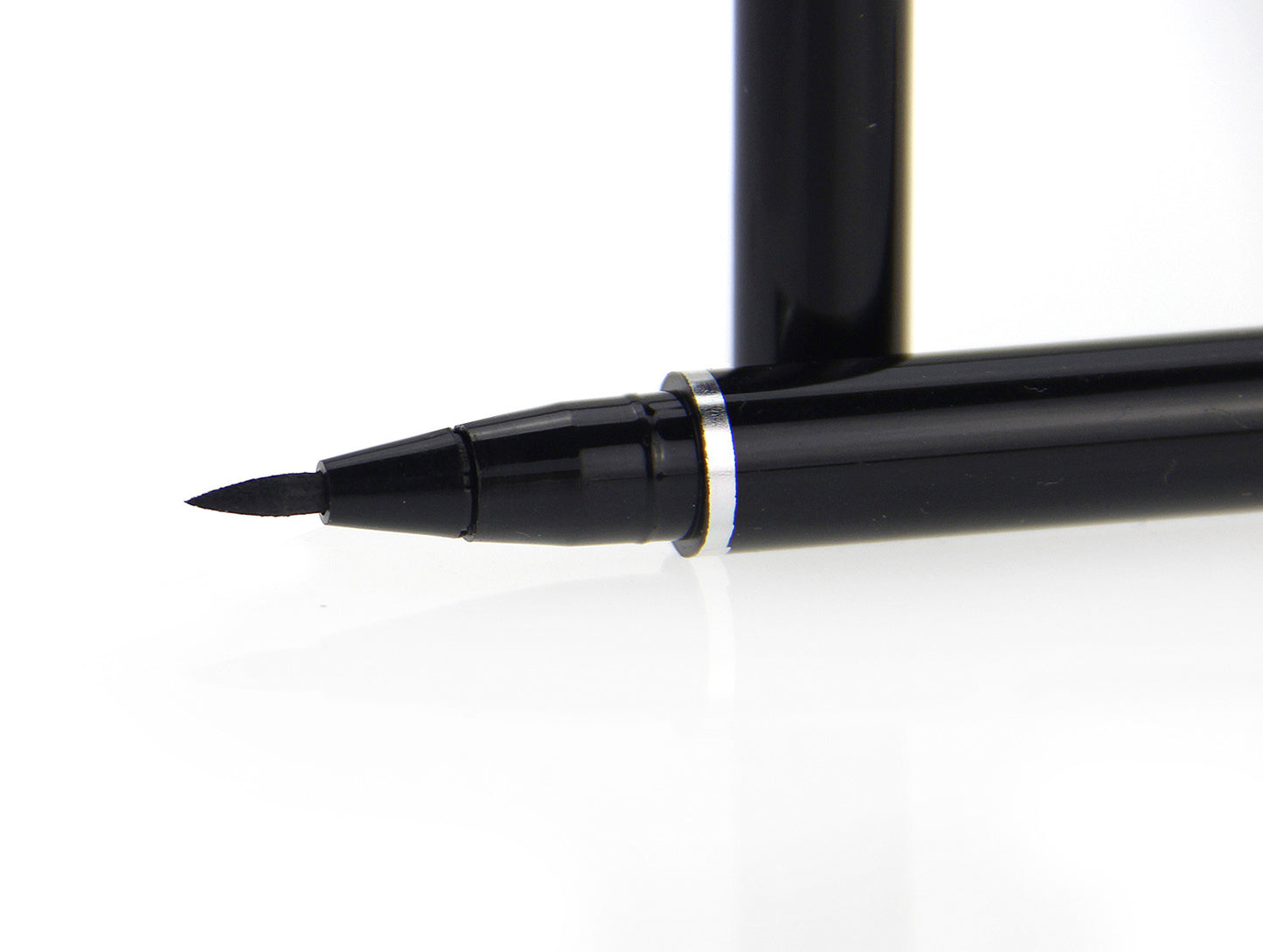 Magical Halo Black Eyeliner Waterproof Sweat-Proof Quick-Drying Hard-Headed Liquid Eyeliner