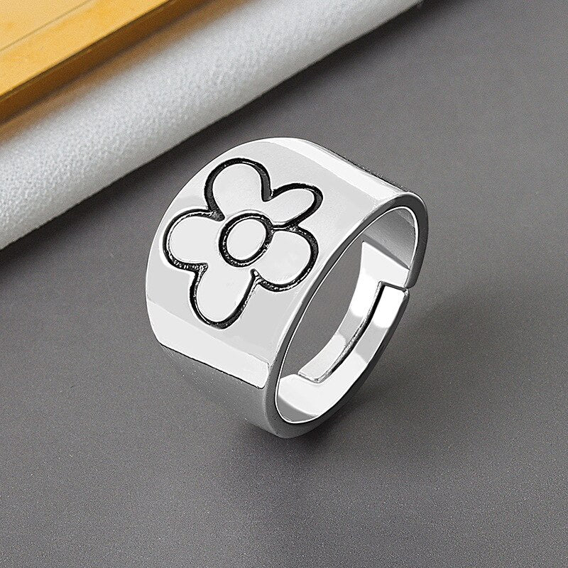 New Korean Style Flower Rings for Women Punk Trendy Vintage Plum Blossom Ring Small Daisy Flower Rings Party Couple Rings