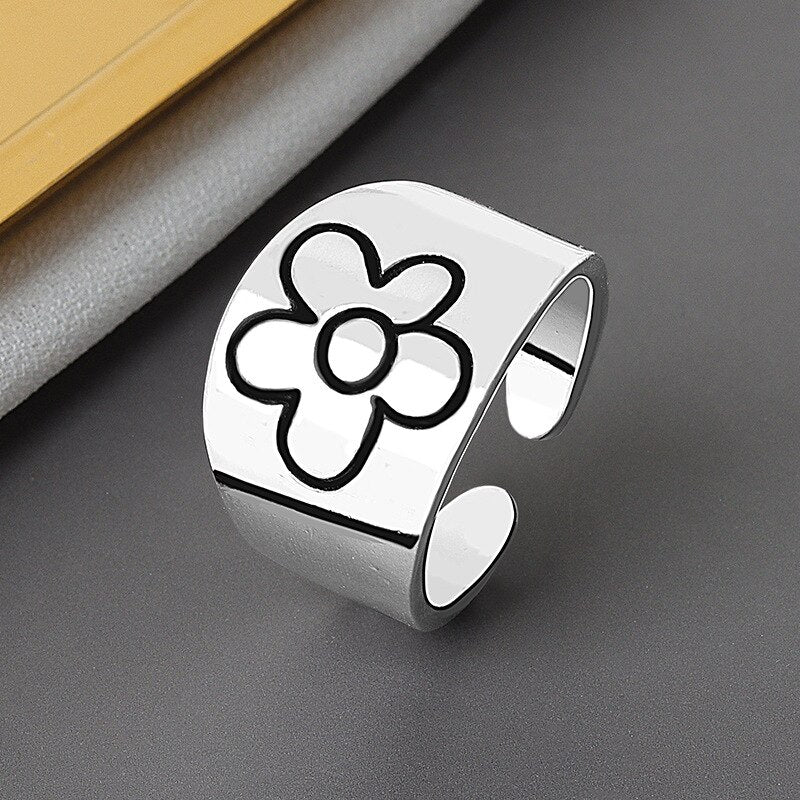 New Korean Style Flower Rings for Women Punk Trendy Vintage Plum Blossom Ring Small Daisy Flower Rings Party Couple Rings