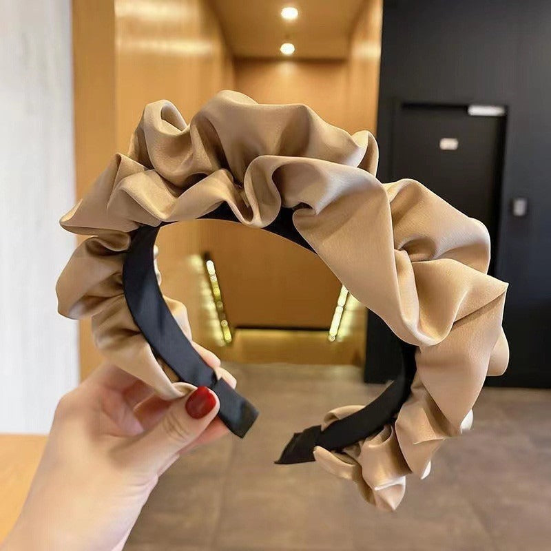 Women's wide brimmed hair accessories with high cranial crest and large intestine folds and hair bands