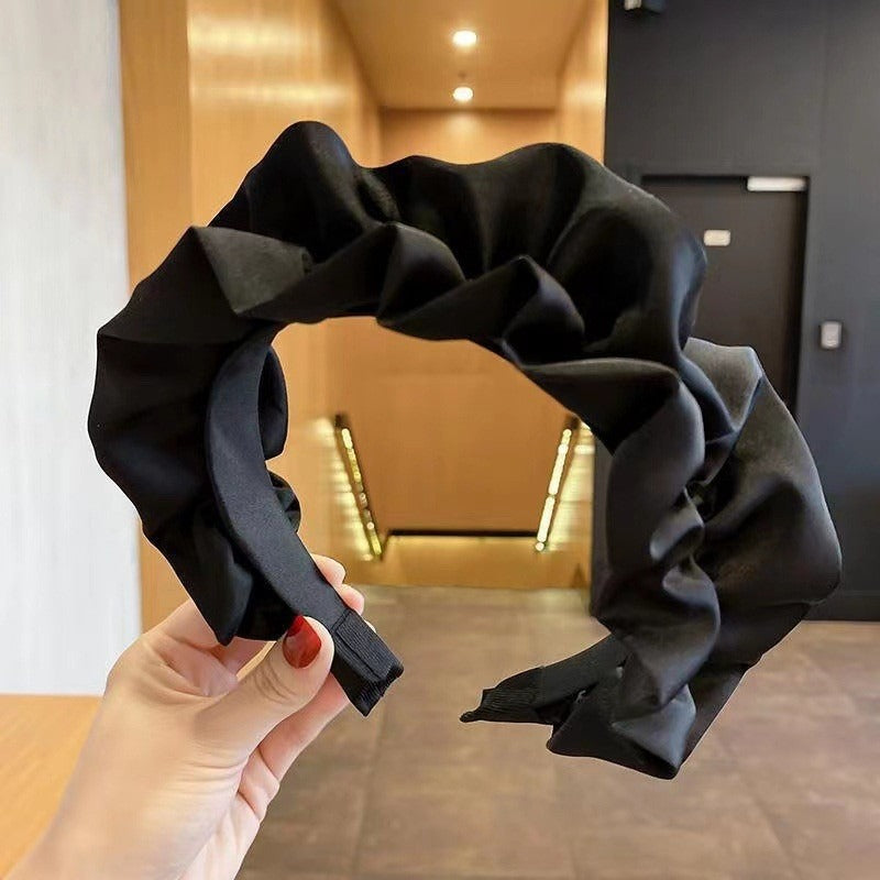 Women's wide brimmed hair accessories with high cranial crest and large intestine folds and hair bands